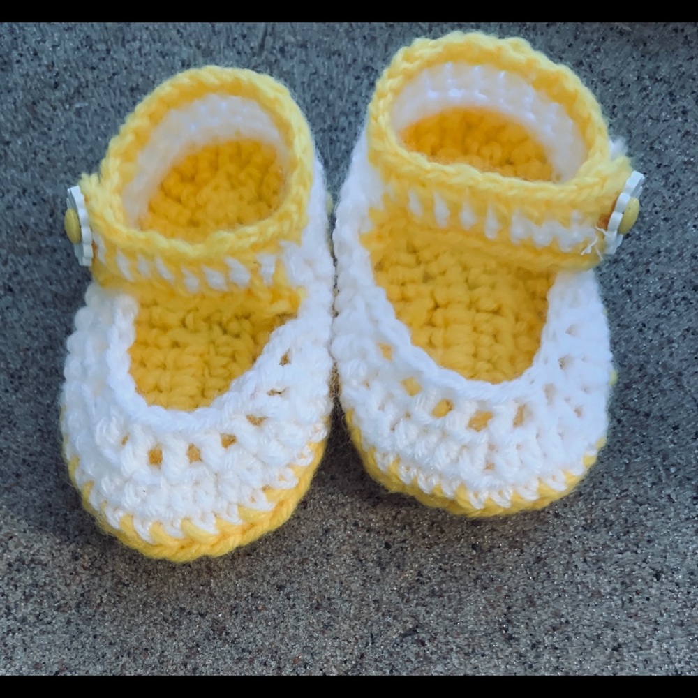 Crochet baby shoes